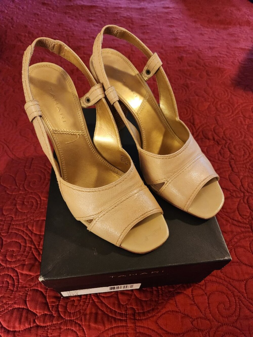 Tahari sling back leather tan sandals NWOT
